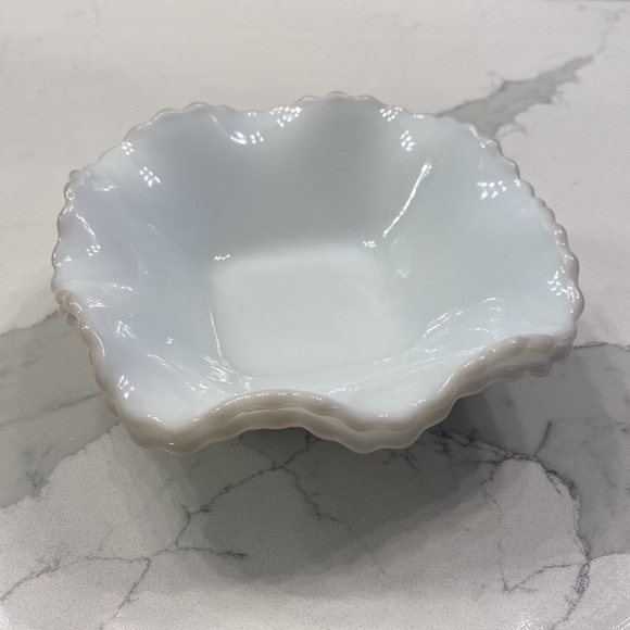 Quilted Diamond Milk Glass Bowls - Picture 4 of 7